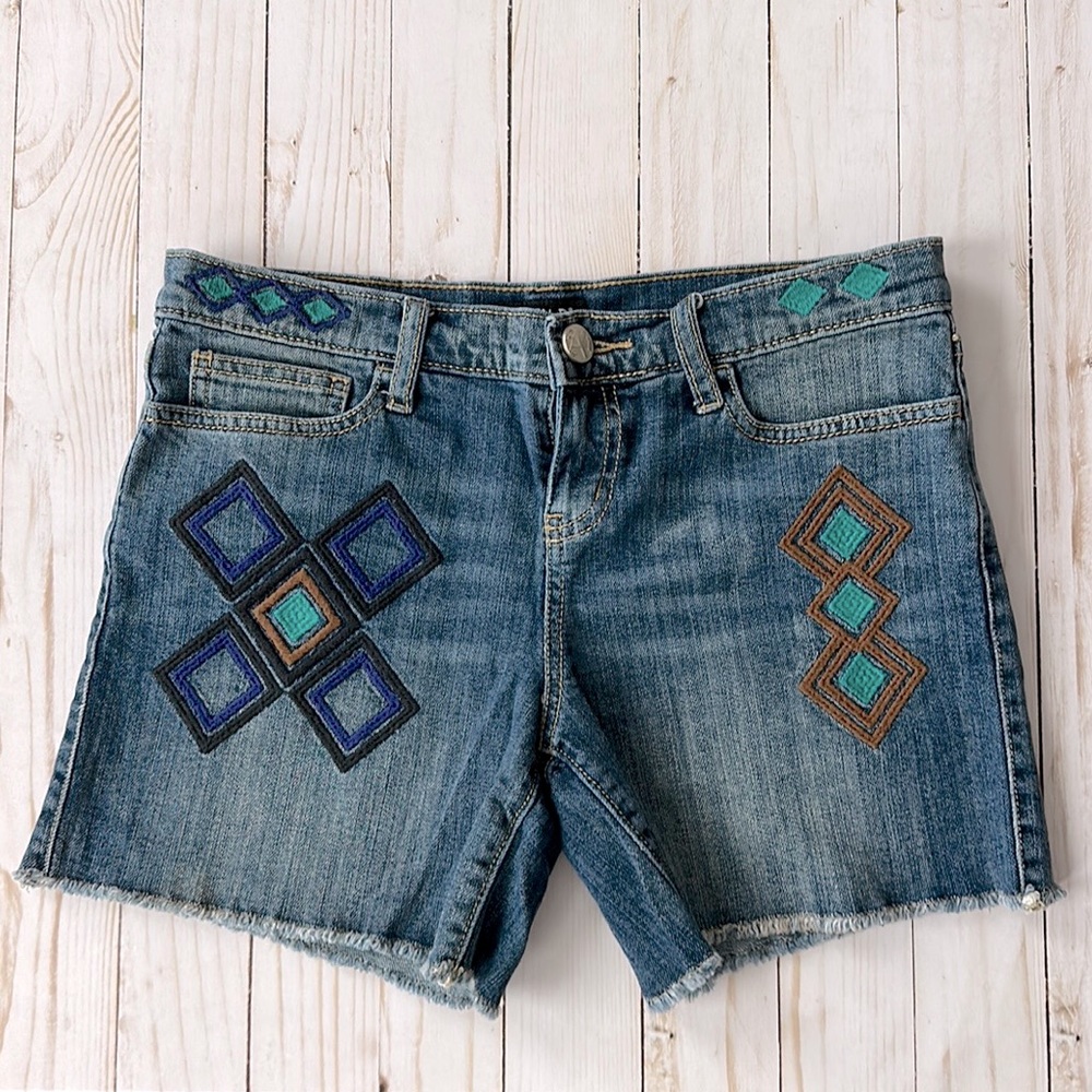 Allen B. Schwartz | Embroidered Shorts 🌿